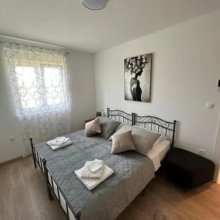 Hill Apartment *