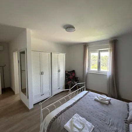 Hill Apartment Razanac