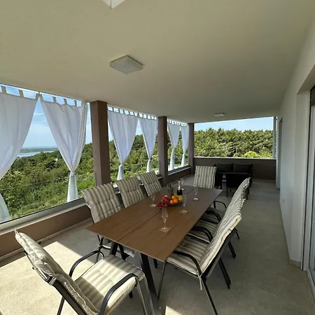 Apartment Hill Ražanac