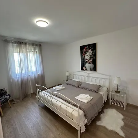 Hill Apartment Razanac
