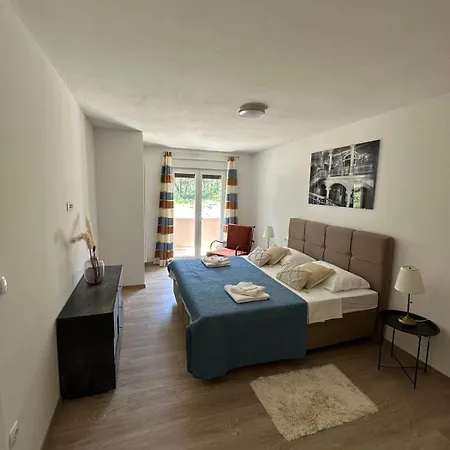 Apartment Hill *