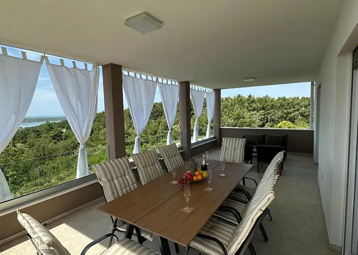 Apartment Hill Ražanac